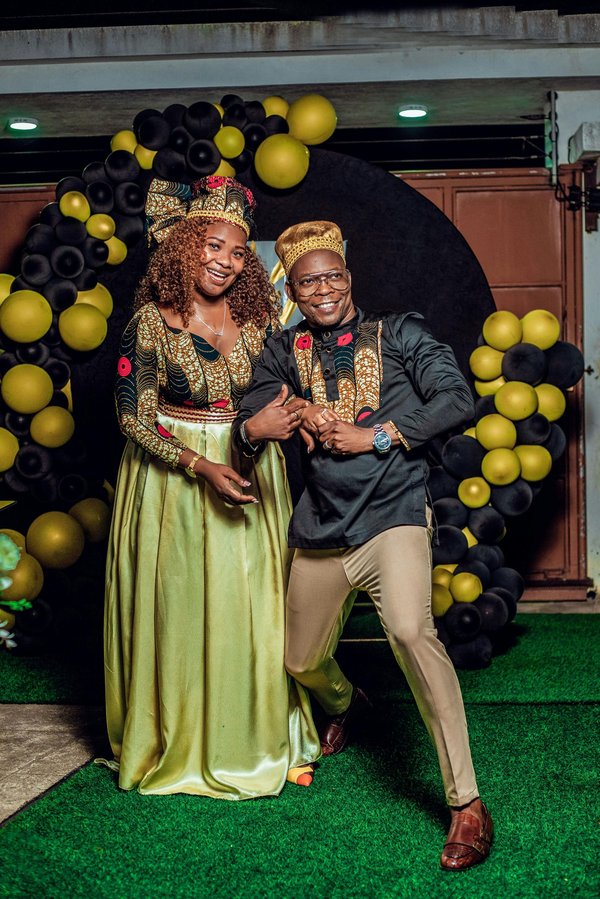 Arche ballon noir et or : la touche d'élégance parfaite